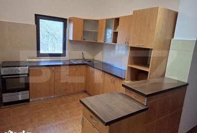 Casă cu 5 camere cu Teren 886 Mp în Central