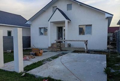 Casă cu Teren 210 Mp în Central - 2