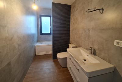 Casă cu 5 camere cu Canalizare în Sud - 9