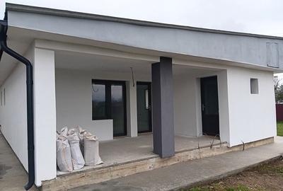 Casă cu 3 camere în Central