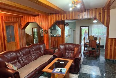 Casă cu 7 camere cu Teren 1300 Mp în Central - 18