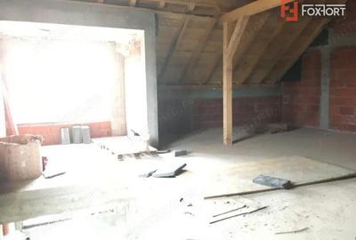 Casă cu 4 camere cu Teren 180 Mp în Sânandrei