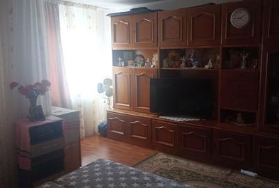 Apartament cu 2 camere decomandat în 1 Decembrie