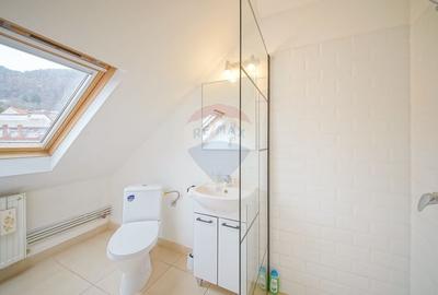 Casă cu 10 camere cu Teren 411 Mp în Schei - 33