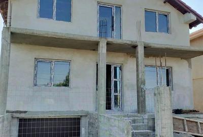 Casă cu 6 camere cu Teren 300 Mp în Lumina