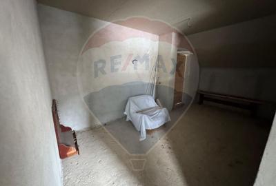 Casă cu 6 camere cu Teren 1263 Mp în Dărmănești - 37