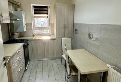 Apartament cu 2 camere decomandat în Tractorul