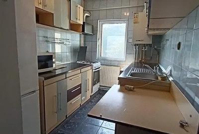 Apartament cu 2 camere, etajul 2/4, zona Podu Ros - 4