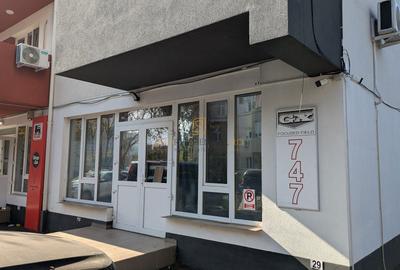 Spațiu comercial, de 54.900001525879 mp, în Central