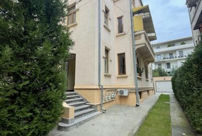 Apartament cu 8 camere semidecomandat, mobilat în Dorobanți