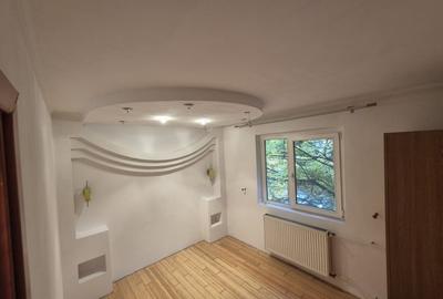 Direct proprietar, vând ap 3 camere, sector 4, strada Semenic - 5