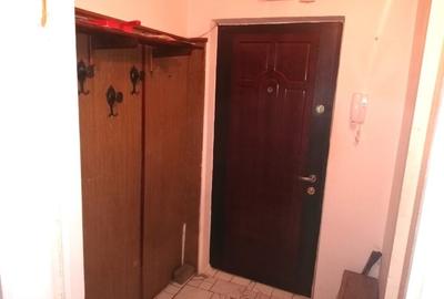Apartament cu 2 camere nedecomandat în Obor