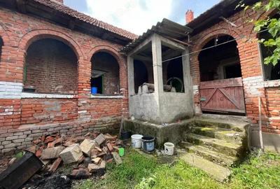 Casă cu Teren 1699 Mp în Honorici - 2