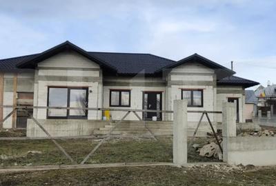 Casă cu 4 camere în Central - 2