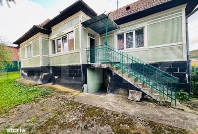Casă cu 2 camere cu Teren 690 Mp în Petrești - 1