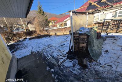 Casă cu 4 camere cu Teren 700 Mp în Dărmănești - 10