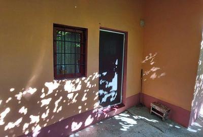 Casă cu 3 camere cu Teren 100 Mp în Central - 2