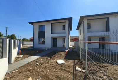 Casa individuala  -  4 camere  -  strada asfaltata  -  5 min de stb/bd 1Mai - 3