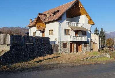 Casă cu 7 camere cu Teren 1362 Mp în Malu cu Flori - 3