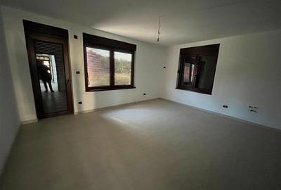 Casă individuală cu 7 camere cu Teren 600 Mp în Exterior Est - 5