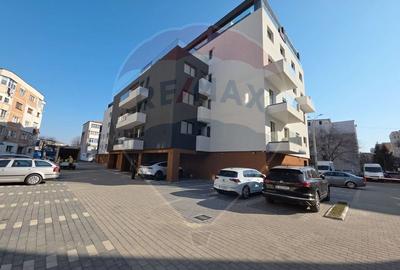 Apartament cu 3 camere decomandat, mobilat în Mioriței