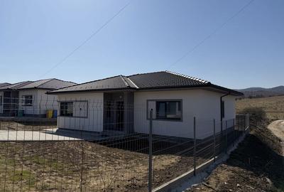 Casă cu 4 camere în Exterior Vest