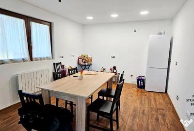 Casă cu 6 camere cu Teren 1100 Mp în Sud - 9