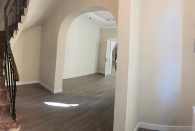 Casă individuală cu 8 camere cu Teren 250 Mp în Unirii - 2