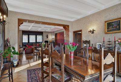 Apartament cu 10 camere decomandat, mobilat în Capitale - 39