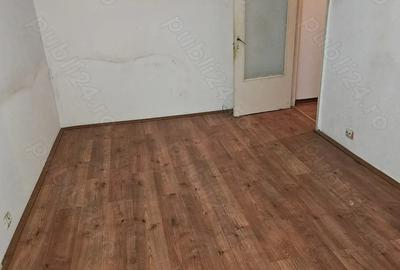 Apartament cu 3 camere semidecomandat în Central - 1