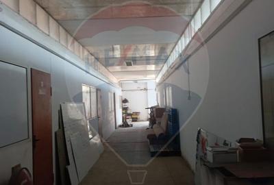 Spațiu comercial, de 1,900 mp, în Lacu - 1