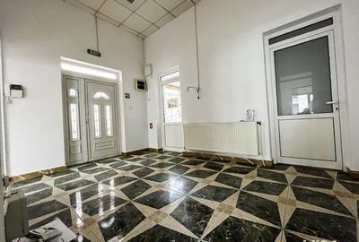 Casă cu 4 camere cu Canalizare în Central - 1