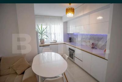 Apartament cu 3 camere semidecomandat în Central - 1