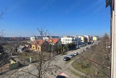 Apartament cu 3 camere semidecomandat în Micro 16 - 1