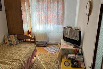 Apartament 3 camere Str Milcov langa bazarul de rusi 71 m2 - 4
