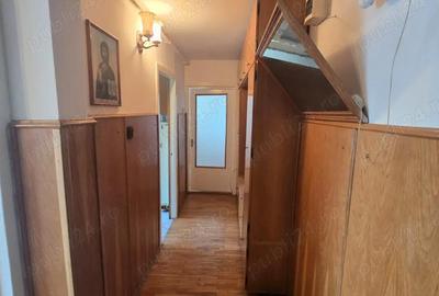 Apartament cu 3 camere semidecomandat în Micro 16 - 13