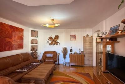 Apartament 4 camere, decomandat, zona piata mica - 1