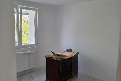 Apartament cu 2 camere semidecomandat în Vatra Luminoasă