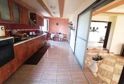 Casă cu 7 camere cu Teren 400 Mp în Domnești - 1