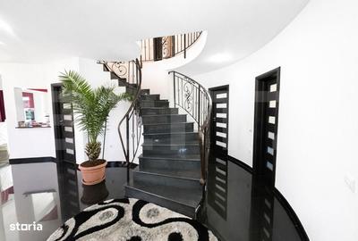 Casă cu 4 camere cu Teren 1000 Mp în Cetate