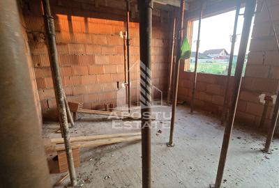 Jumatate de duplex pe parter cu 3 camere si 2 bai, Sag - 11