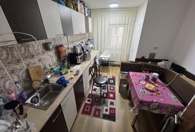 Apartament cu 3 camere decomandat, mobilat în CET - 6