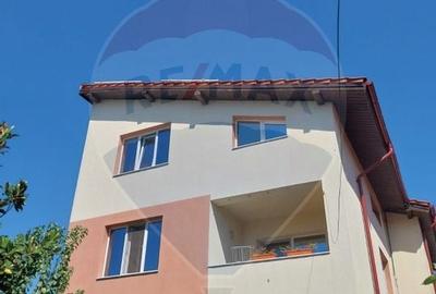 Casa / Vila cu 9 camere de vanzare in zona 1 Mai - 5