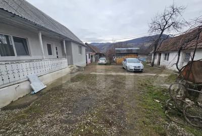 Casă cu 3 camere cu Teren 2805 Mp în Central - 5