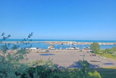 Apartament cu 3 camere decomandat în Peninsula - 1