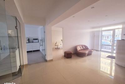 Spațiu comercial, de 90 mp, în Central - 3