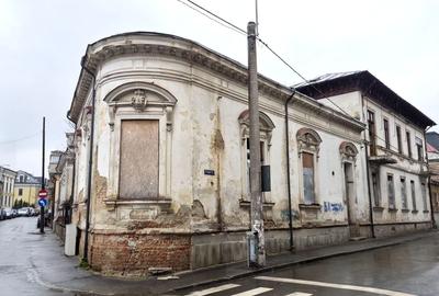 Casă individuală cu 16 camere cu Canalizare în Unirii - 1