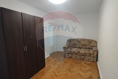 De inchiriat apartament 3 camere tip C Splaiul Crisanei etaj 1 De inchiriat apartament 3 camere tip C Splaiul Crisanei etaj 1 - 8