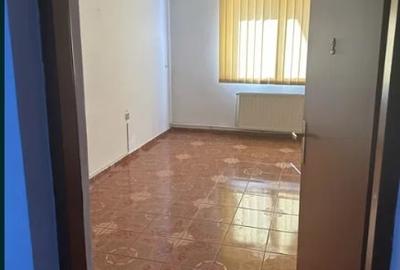 Sebastian,spatiu comercial ,4 camere ,cu 1 grup sanitar,terasa,loc parcare - 4