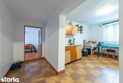Casă cu 4 camere cu Teren 2450 Mp în Iedera - 2
